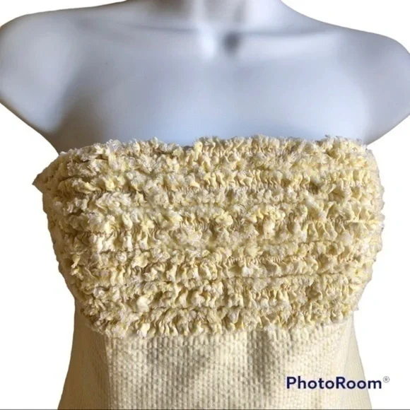 Lilly Pulitzer light yellow and white seersucker Franco dress 0 - Picture 4 of 12